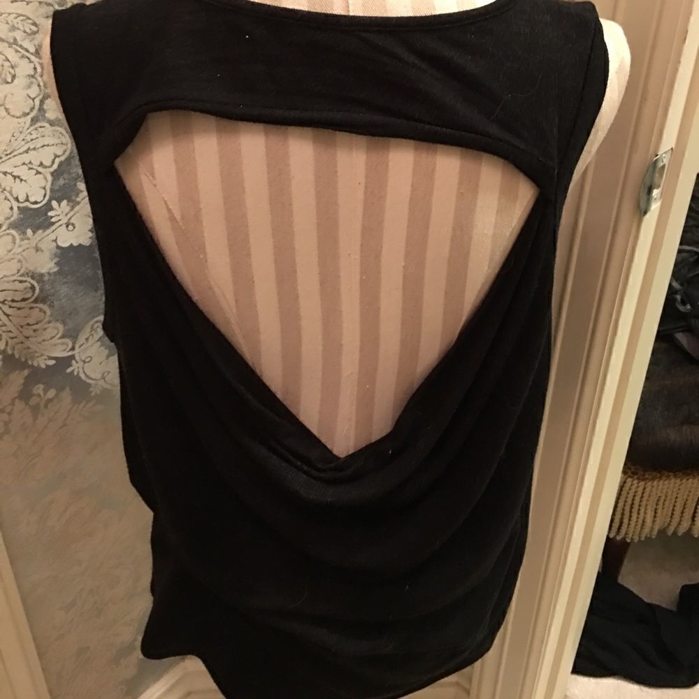 La Clef Open Back Keyhole Tank - Picture 5 of 15